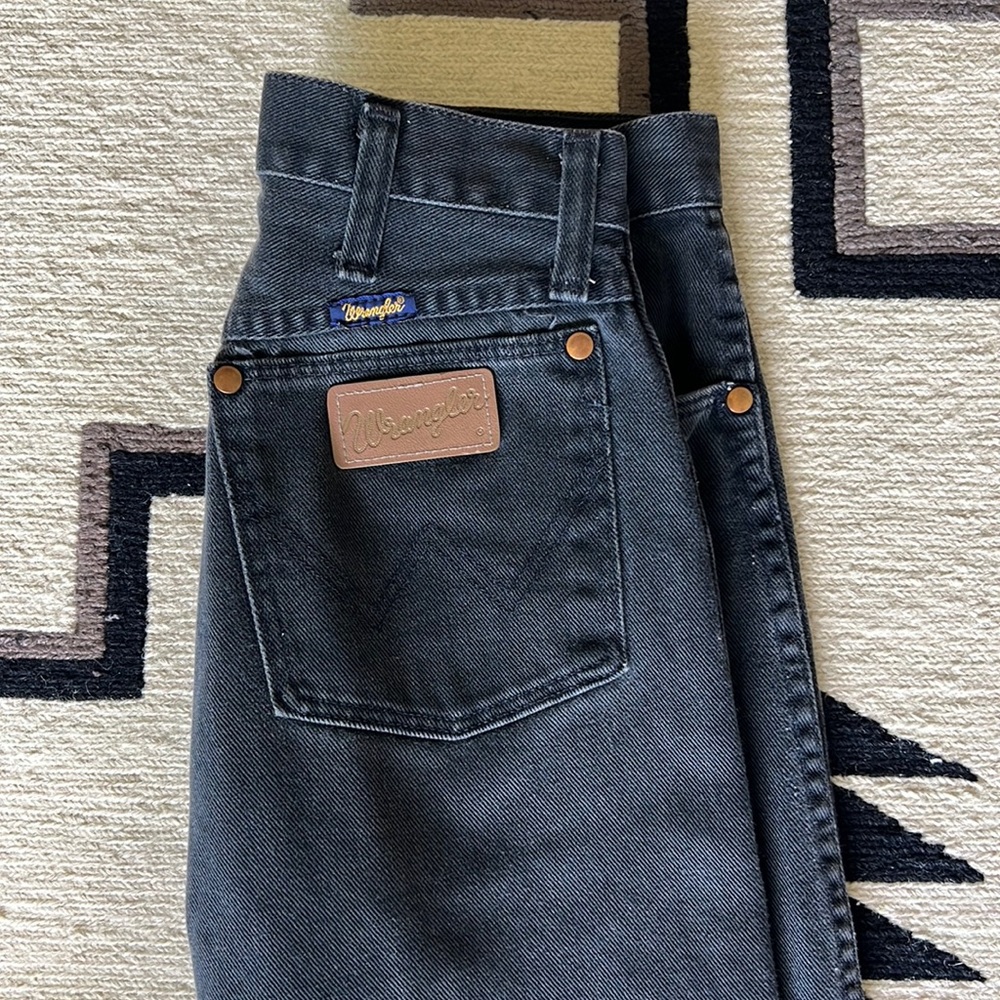 Vintage wrangler 3WRTBK 28x36. Length has been altered to 33” fit 25/26” waist